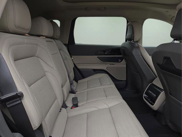 Used 2025 Lincoln Nautilus Reserve AWD/4WD image 15