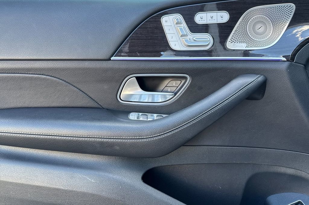 Used 2022 Mercedes-Benz GLS 450 4MATIC image 11