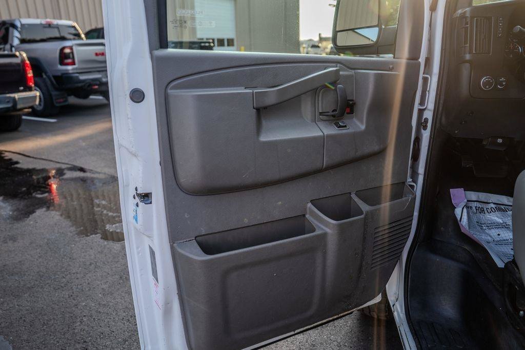 Used 2016 Chevrolet Express 2500 Extended RWD image 11