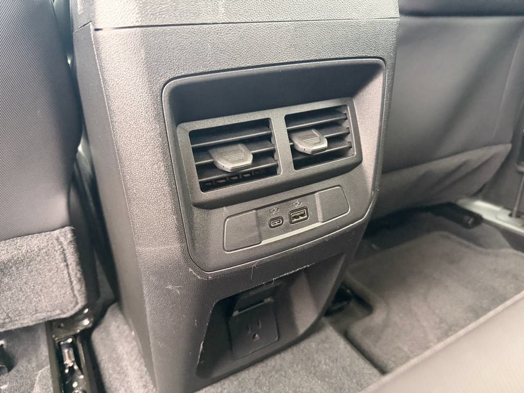 Used 2025 Chevrolet Colorado Z71 w/ Technology Package AWD/4WD image 32