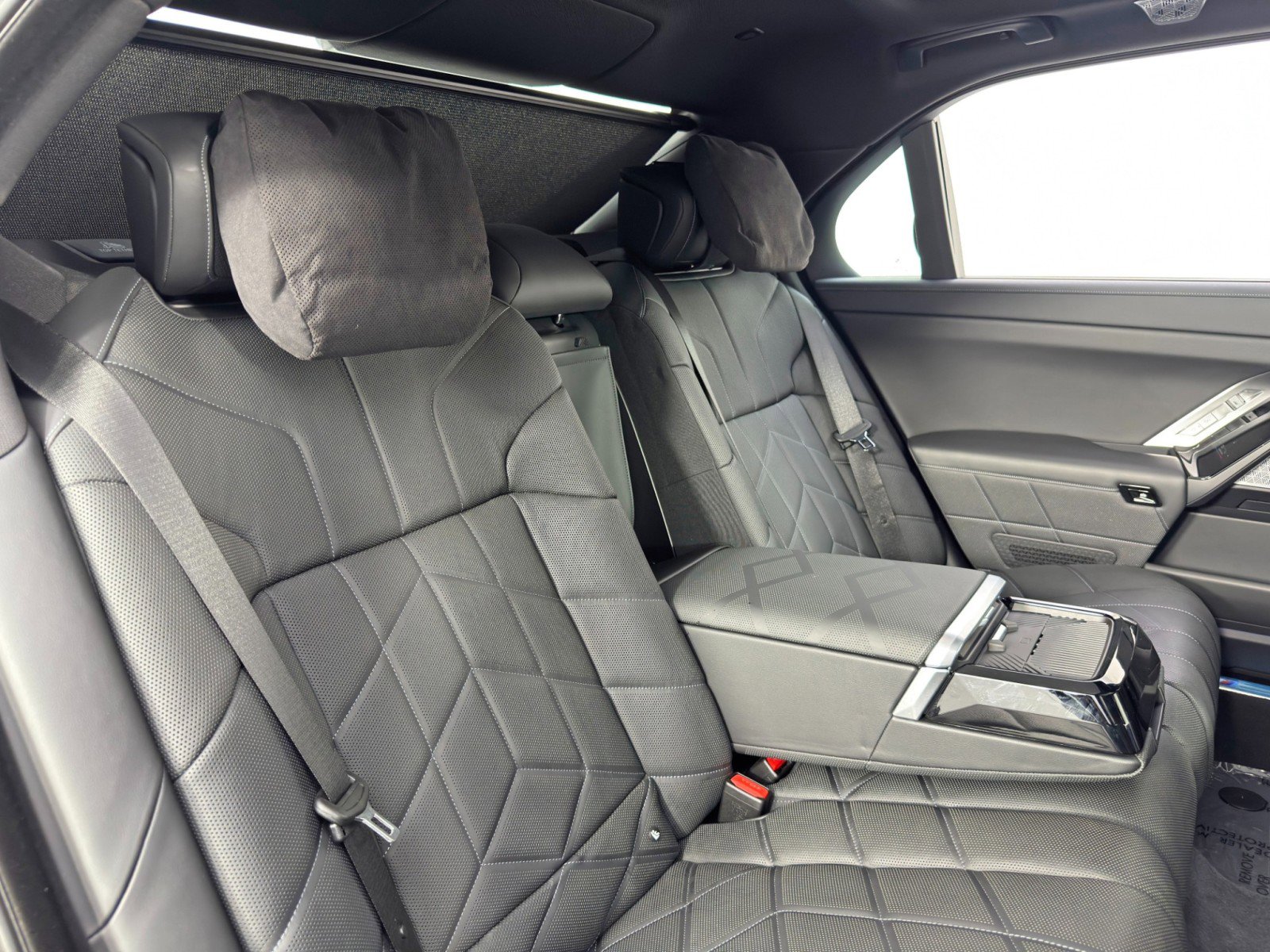 Used 2023 BMW i7 xDrive60 w/ Parking Assistance Package image 51