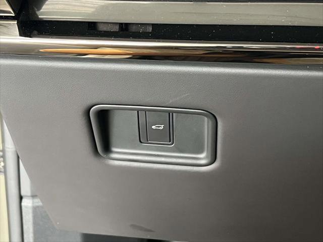 Used 2024 Land Rover Range Rover Sport SV Edition One Carbon Bronze image 18