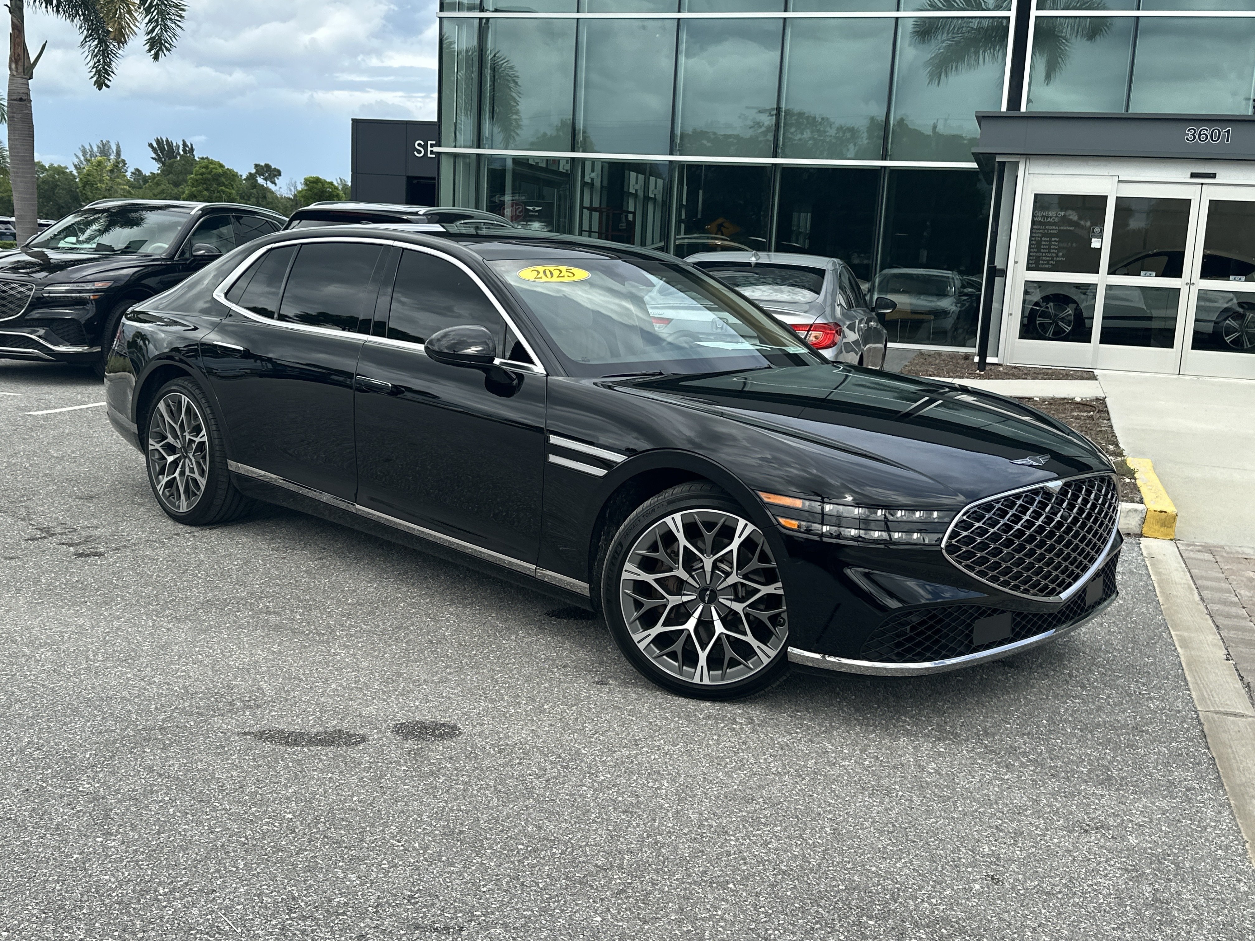 Certified 2025 Genesis G90 3.5T AWD/4WD image 2