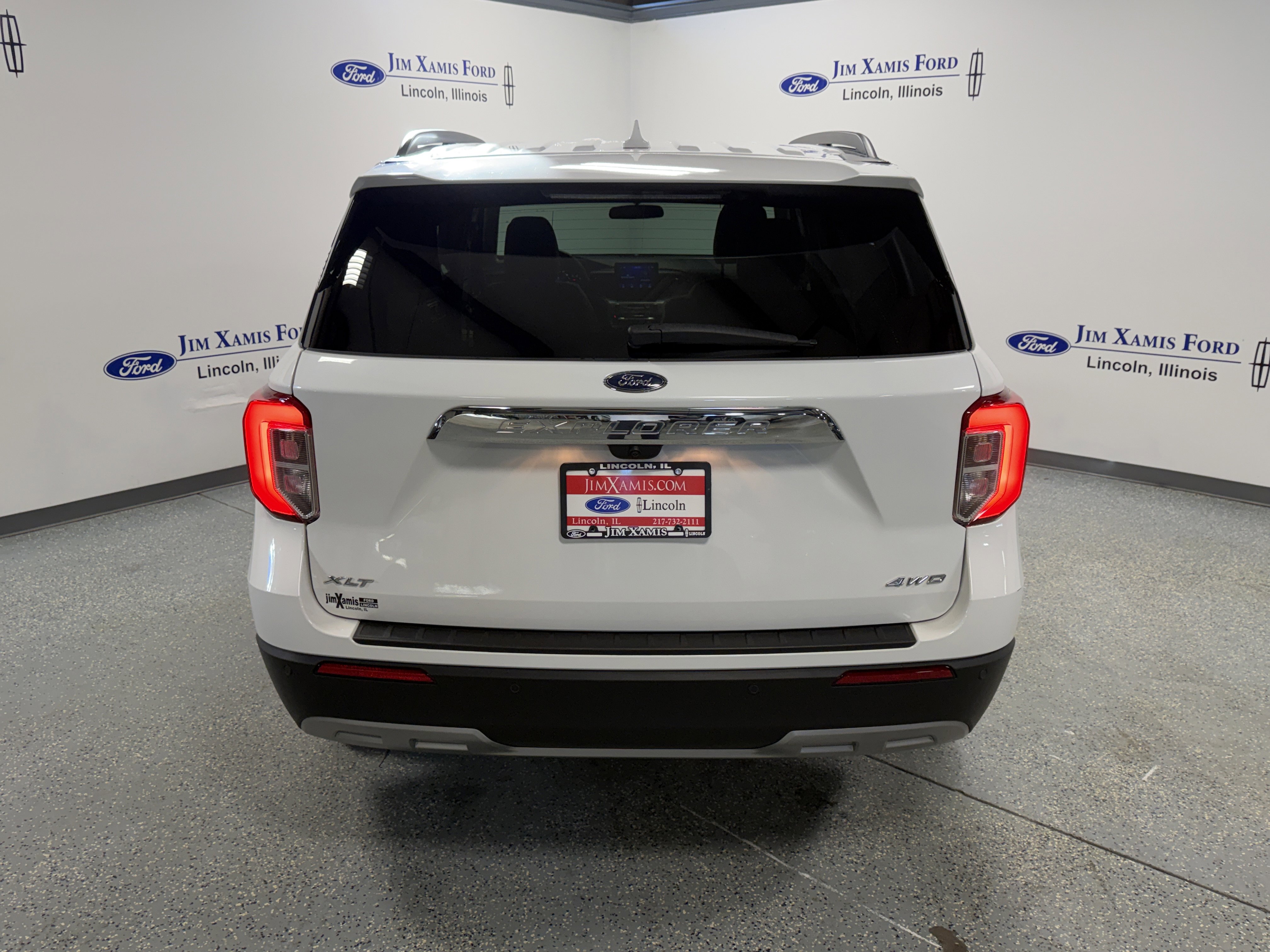 Used 2023 Ford Explorer XLT w/ Equipment Group 202A image 5