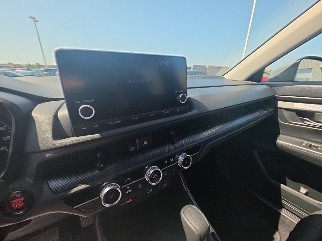 Used 2025 Honda CR-V LX image 18