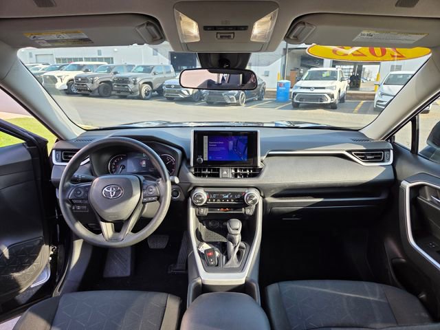 Used 2025 Toyota RAV4 XLE AWD/4WD image 21