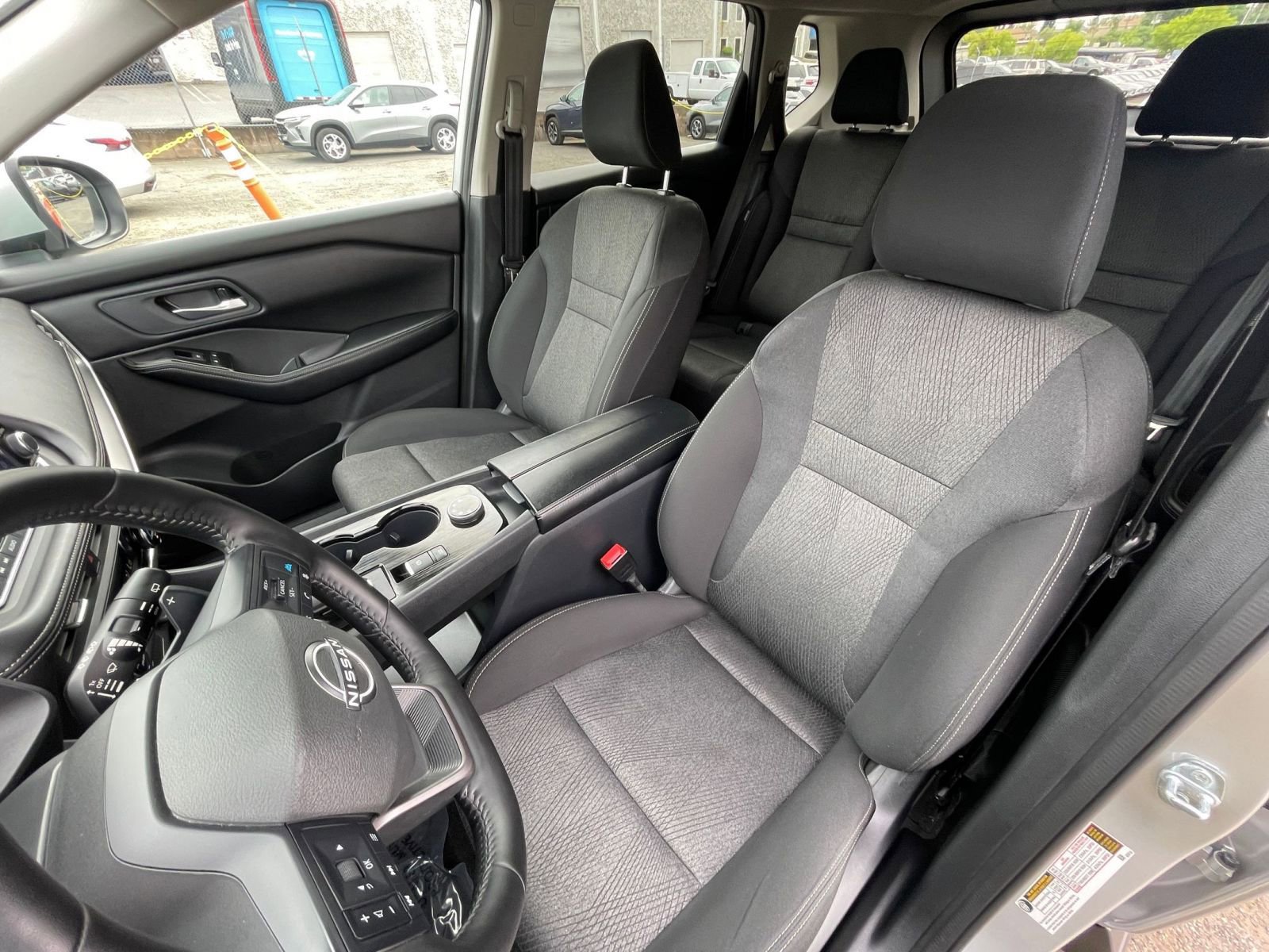 Used 2025 Nissan Rogue SV image 38