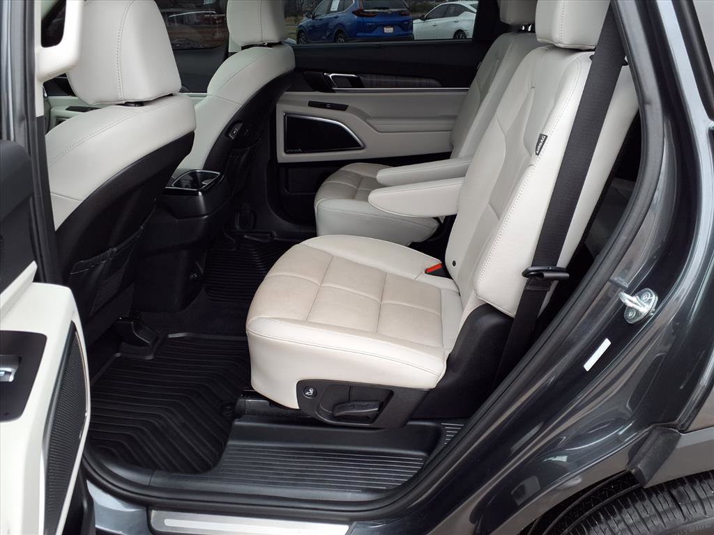 Used 2024 Kia Telluride SX w/ Towing Package image 18