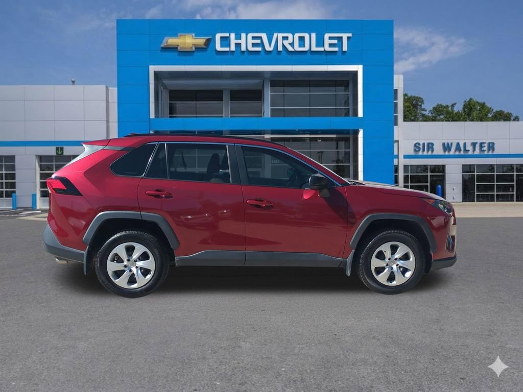 Used 2021 Toyota RAV4 LE image 7