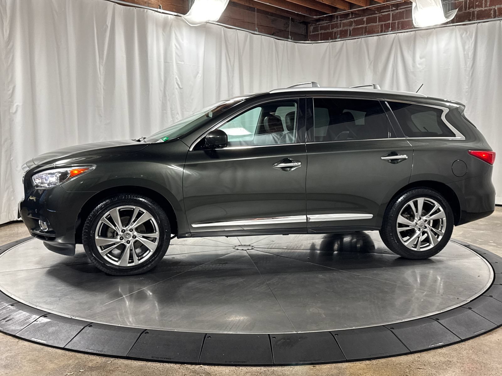Used 2013 INFINITI JX35 AWD w/ Premium Pkg image 10
