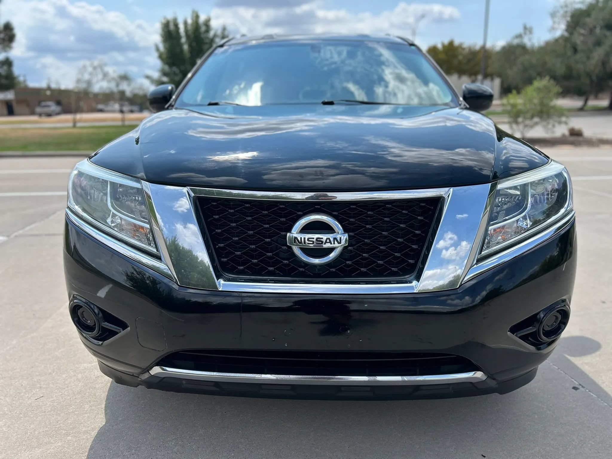 Used 2014 Nissan Pathfinder SV w/ Trailer Tow Package FWD image 3