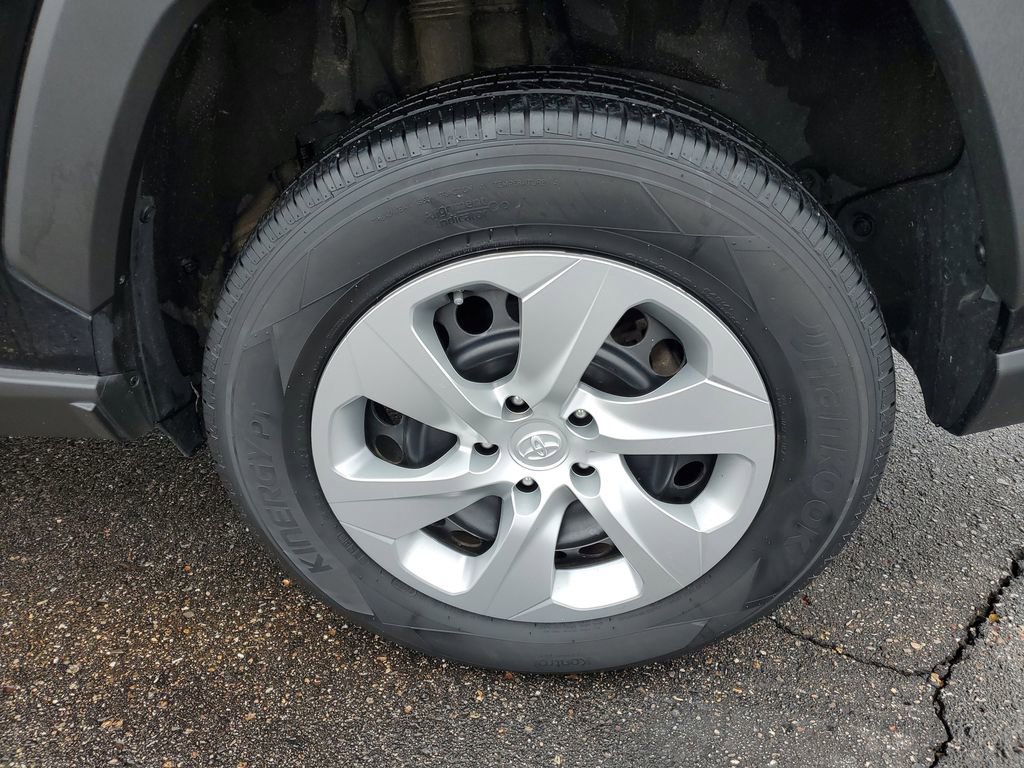 Used 2022 Toyota RAV4 LE image 26