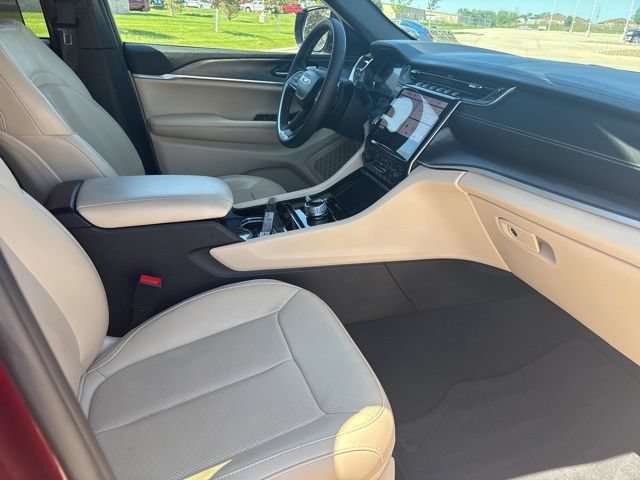 Used 2023 Jeep Grand Cherokee Limited w/ Luxury Tech Group II AWD/4WD image 27