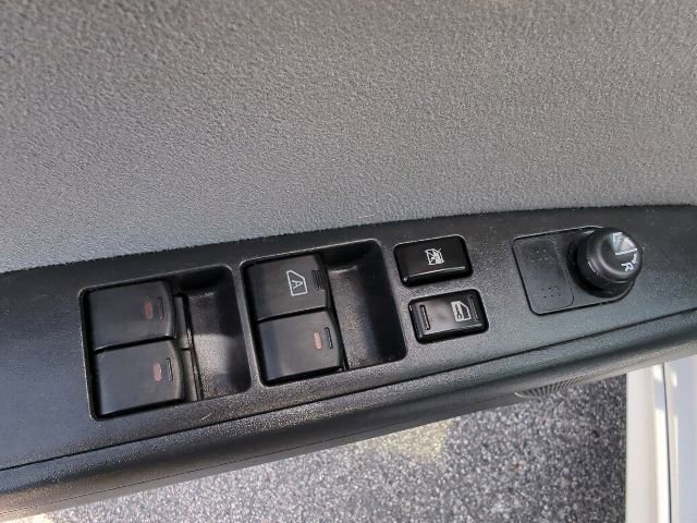 Used 2012 Nissan Sentra 2.0 SR w/ Moonroof Pkg FWD image 13