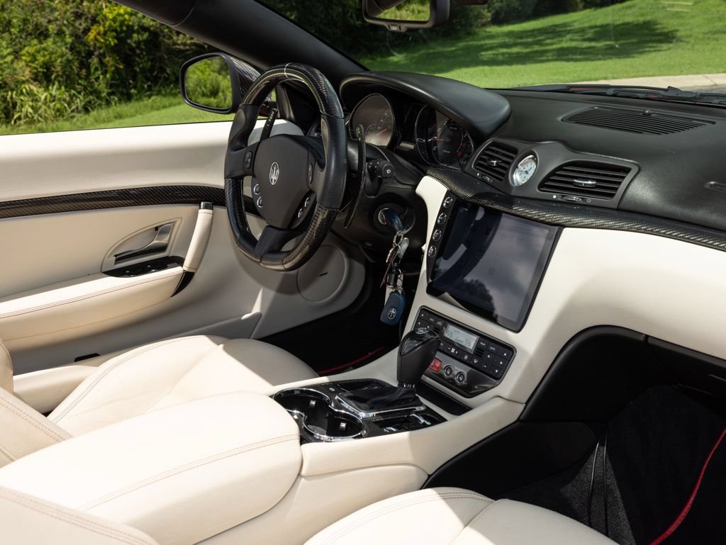 Used 2017 Maserati GranTurismo Convertible RWD image 53