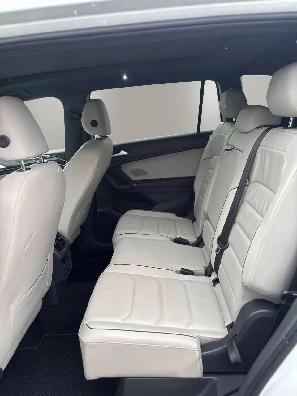Used 2020 Volkswagen Tiguan SEL Premium R-Line w/ 3rd Row Seat Package AWD/4WD image 13