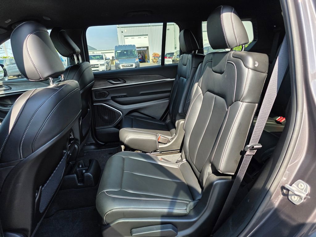 Used 2025 Jeep Grand Cherokee L Limited AWD/4WD image 30