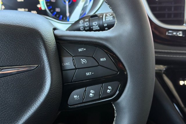 Used 2026 Chrysler Pacifica Limited w/ S Appearance Package FWD image 30