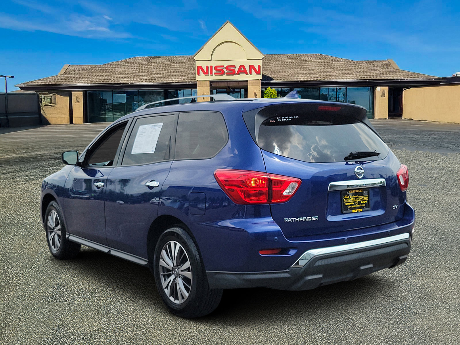 Used 2020 Nissan Pathfinder SV image 3