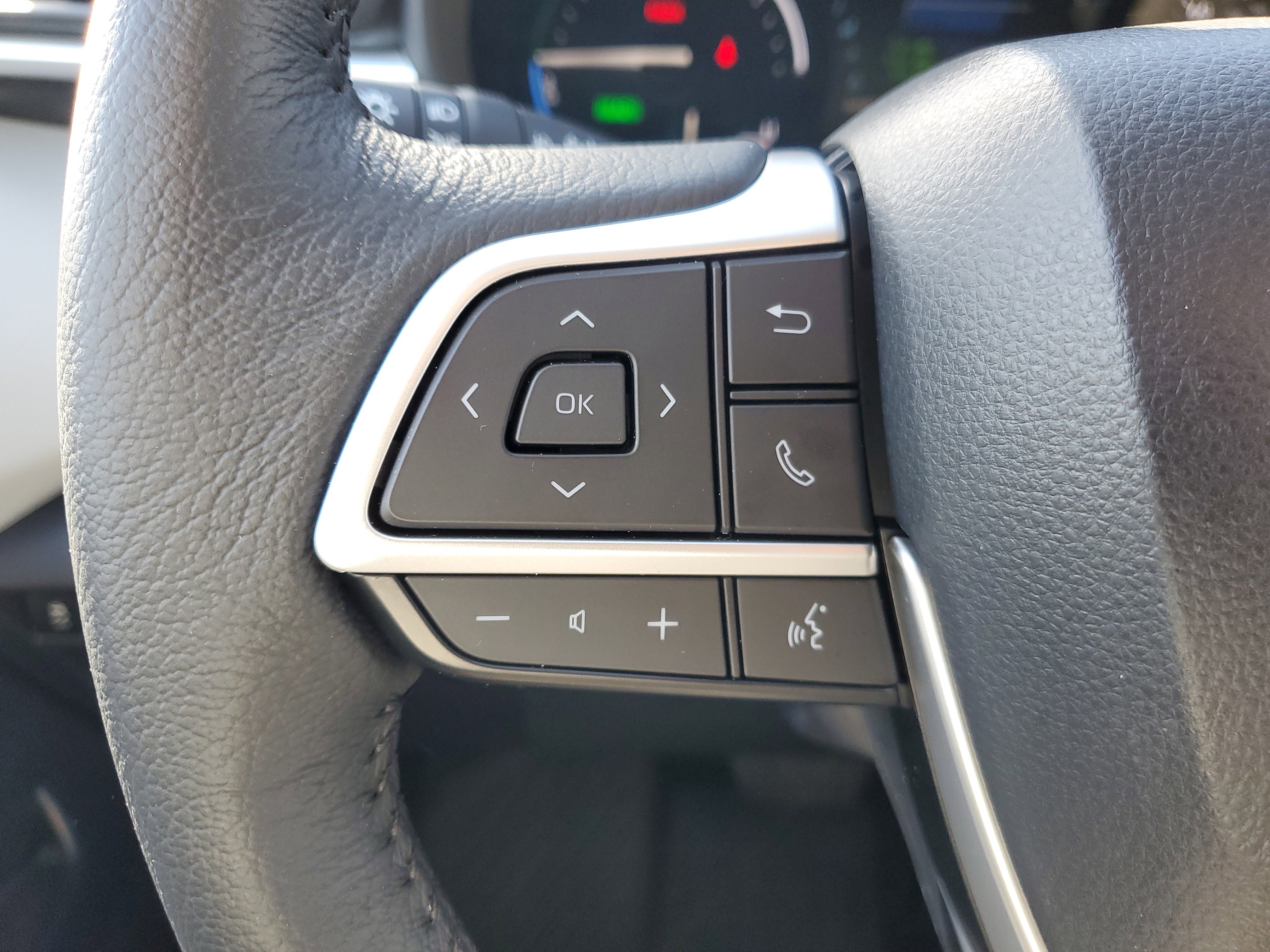 Used 2025 Toyota Sienna XLE image 6