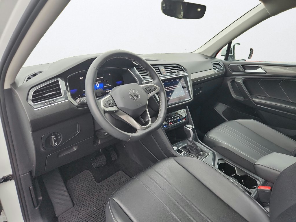 Certified 2023 Volkswagen Tiguan SE FWD image 10