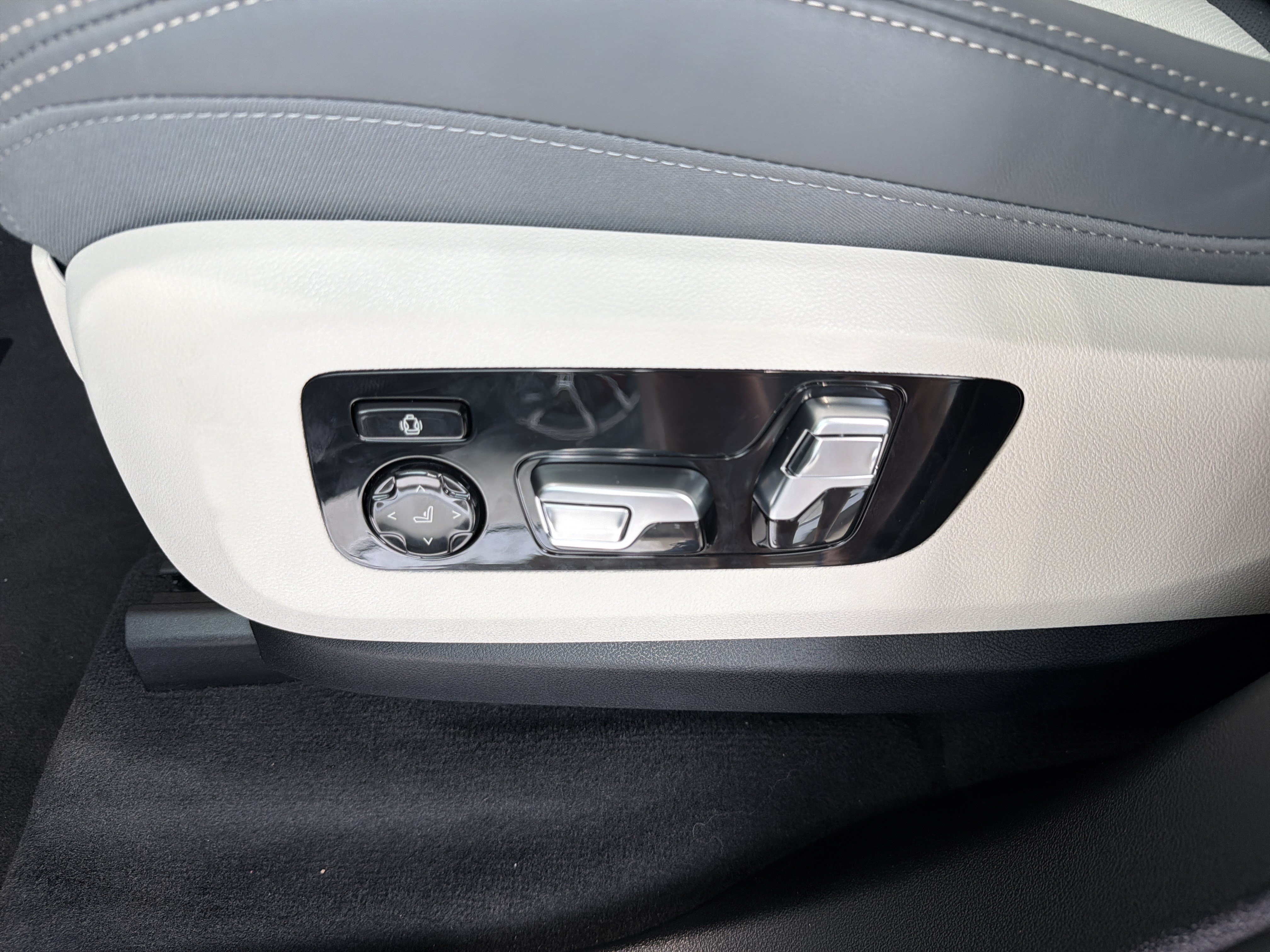 New 2026 BMW ALPINA XB7 AWD/4WD image 21