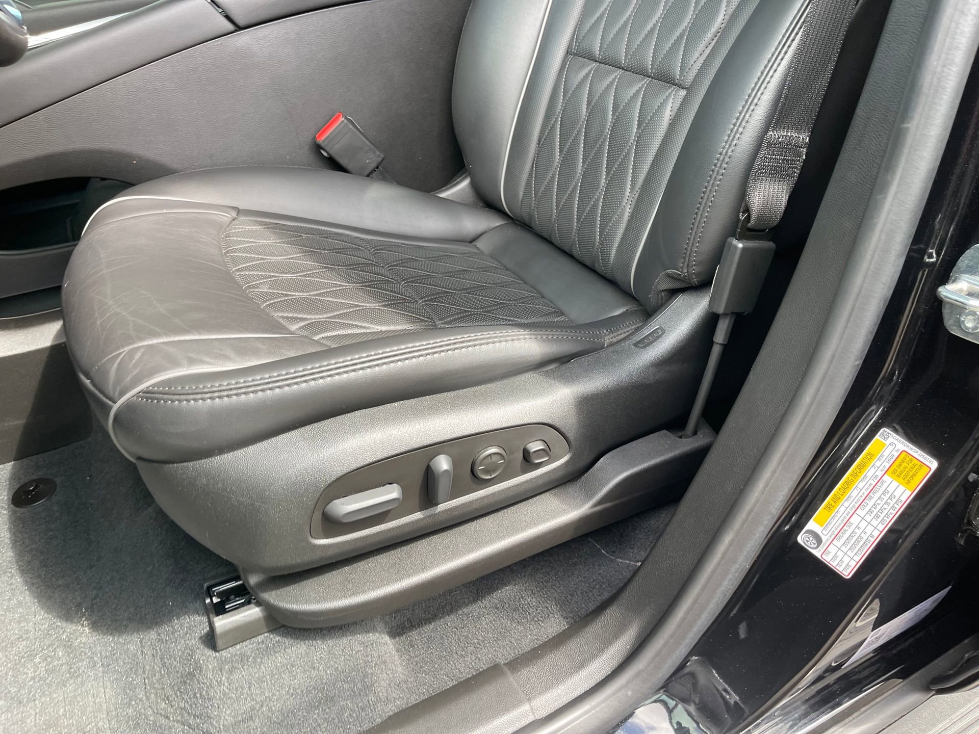 Used 2023 Buick Enclave Avenir w/ Avenir Technology Package image 14