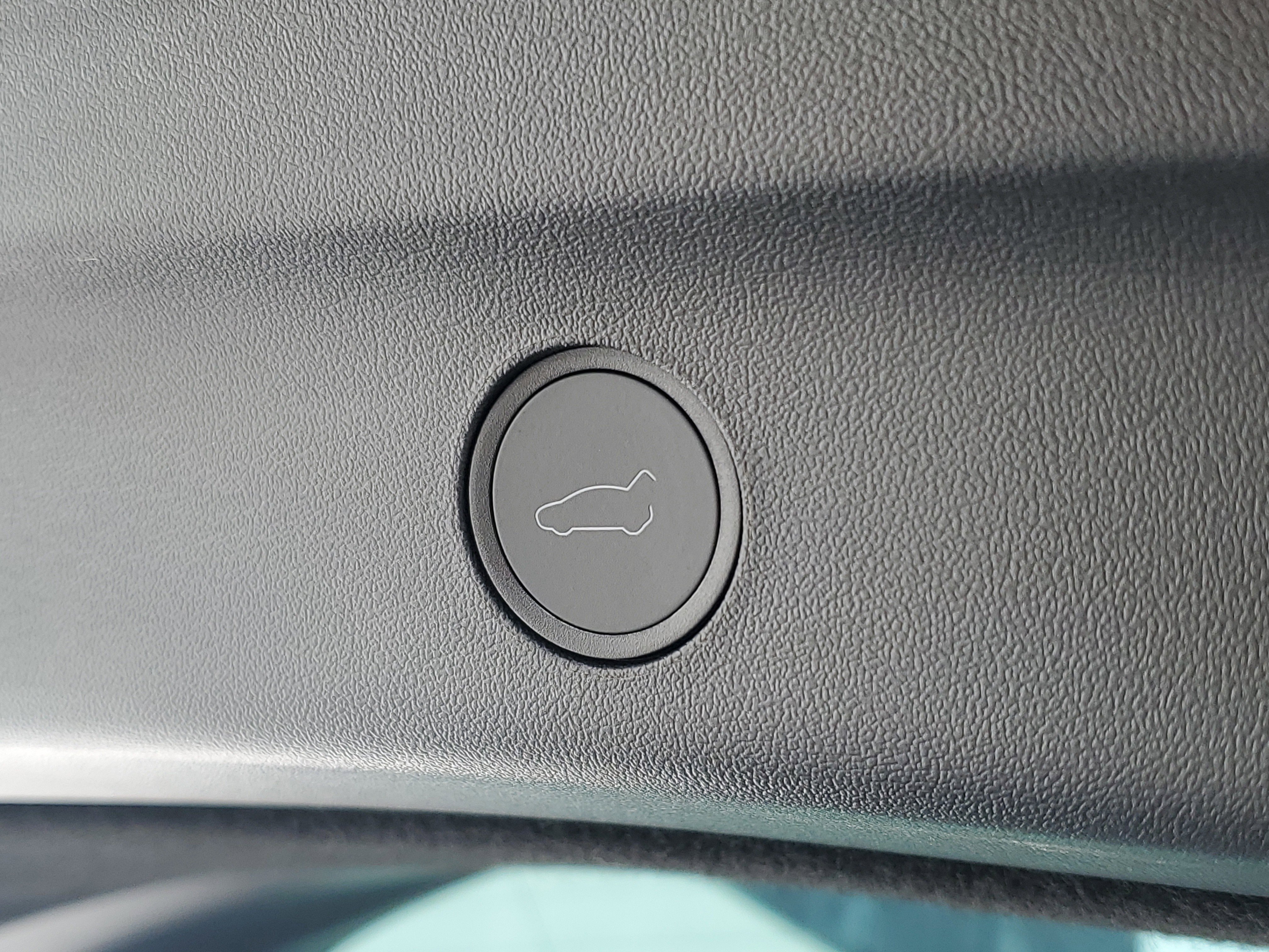 Used 2023 Tesla Model Y Performance image 10