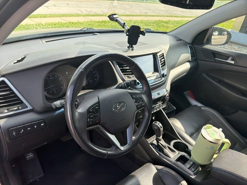 Used 2016 Hyundai Tucson Limited w/ Option Group 03 FWD image 4