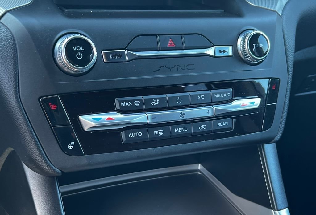 Used 2020 Ford Explorer XLT w/ Equipment Group 202A image 32