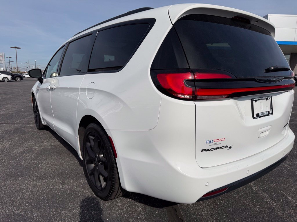 Used 2025 Chrysler Pacifica Limited FWD image 7