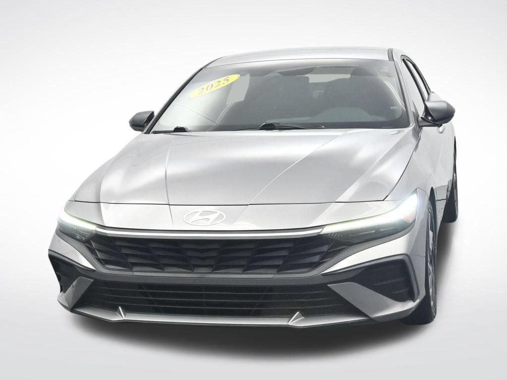 Used 2025 Hyundai Elantra Sport FWD image 2