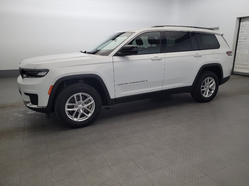 Used 2022 Jeep Grand Cherokee L Laredo w/ Luxury Tech Group I AWD/4WD image 2