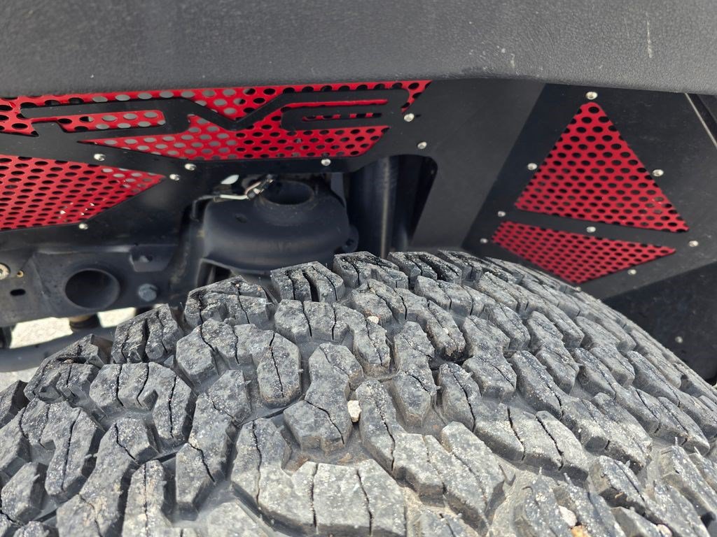 Used 2022 Jeep Wrangler Unlimited Rubicon w/ Xtreme Recon 35" Tire Package AWD/4WD image 11