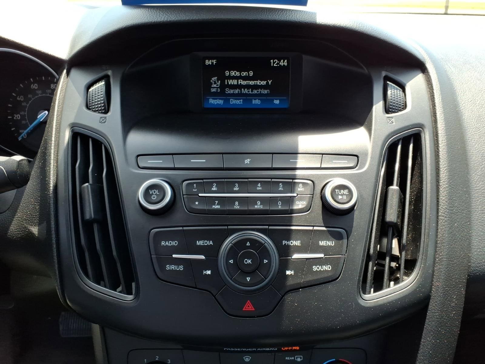 Used 2018 Ford Focus SE w/ Cold Weather Package FWD image 16
