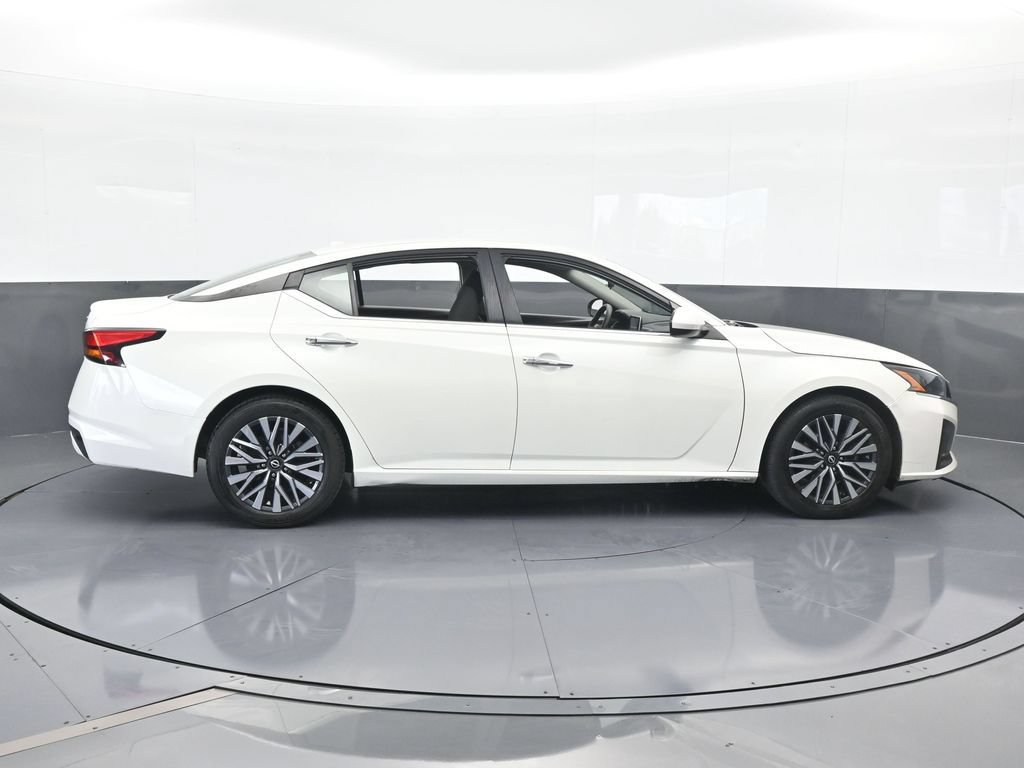 Used 2023 Nissan Altima 2.5 SV FWD image 7