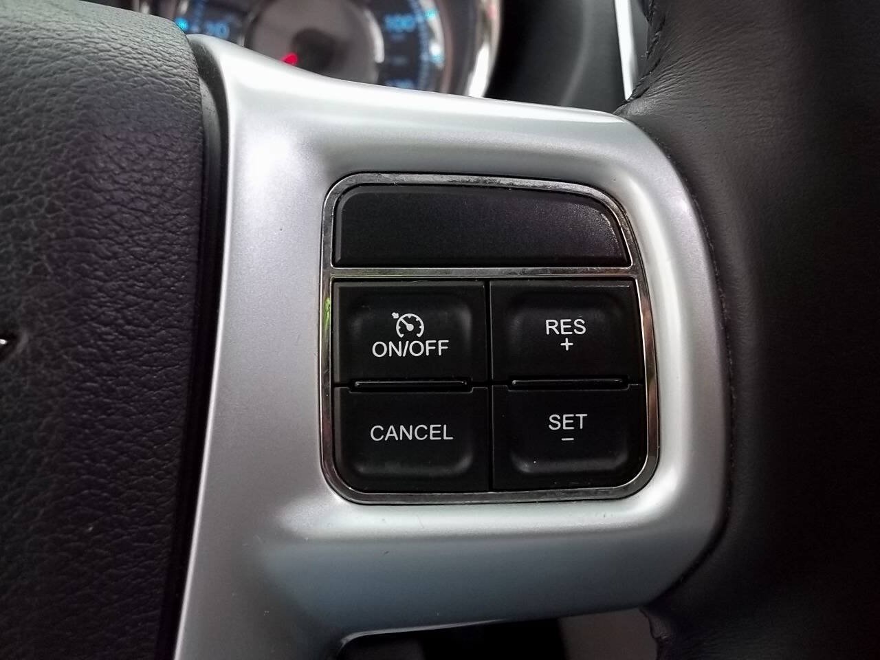 Used 2012 Chrysler Town & Country Touring-L w/ Entertainment Group #2 FWD image 13