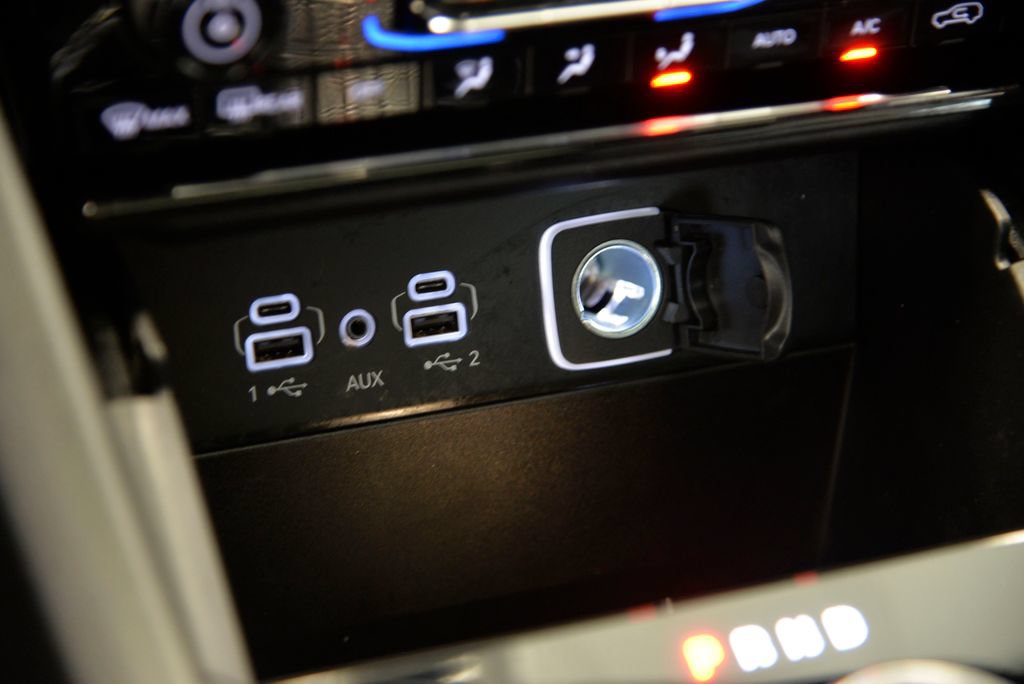 Used 2024 Jeep Grand Cherokee Laredo X AWD/4WD image 25