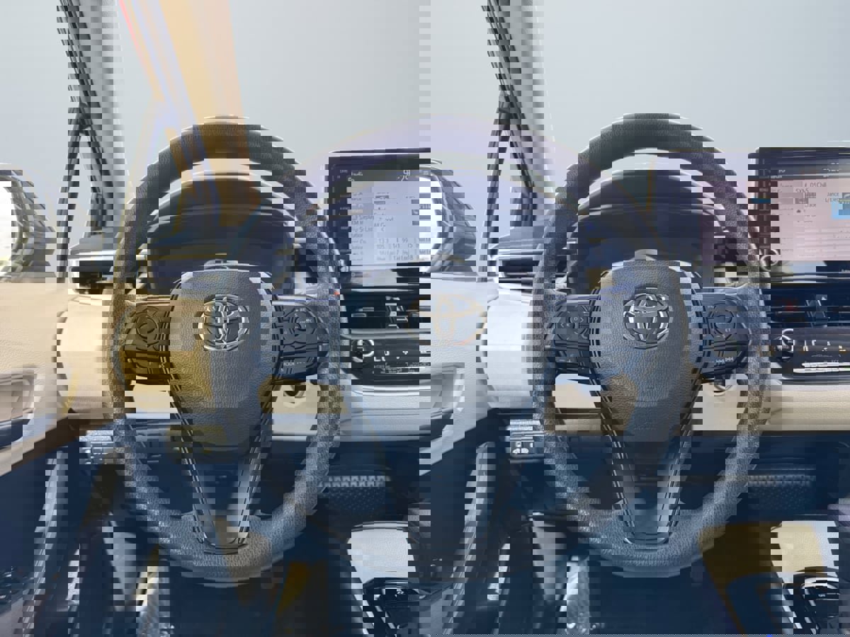 Used 2022 Toyota Corolla LE w/ LE Convenience Package FWD image 11