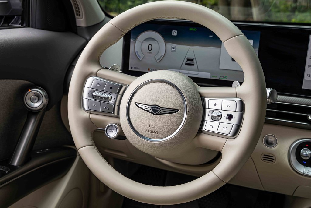 Used 2024 Genesis GV60 RWD image 14