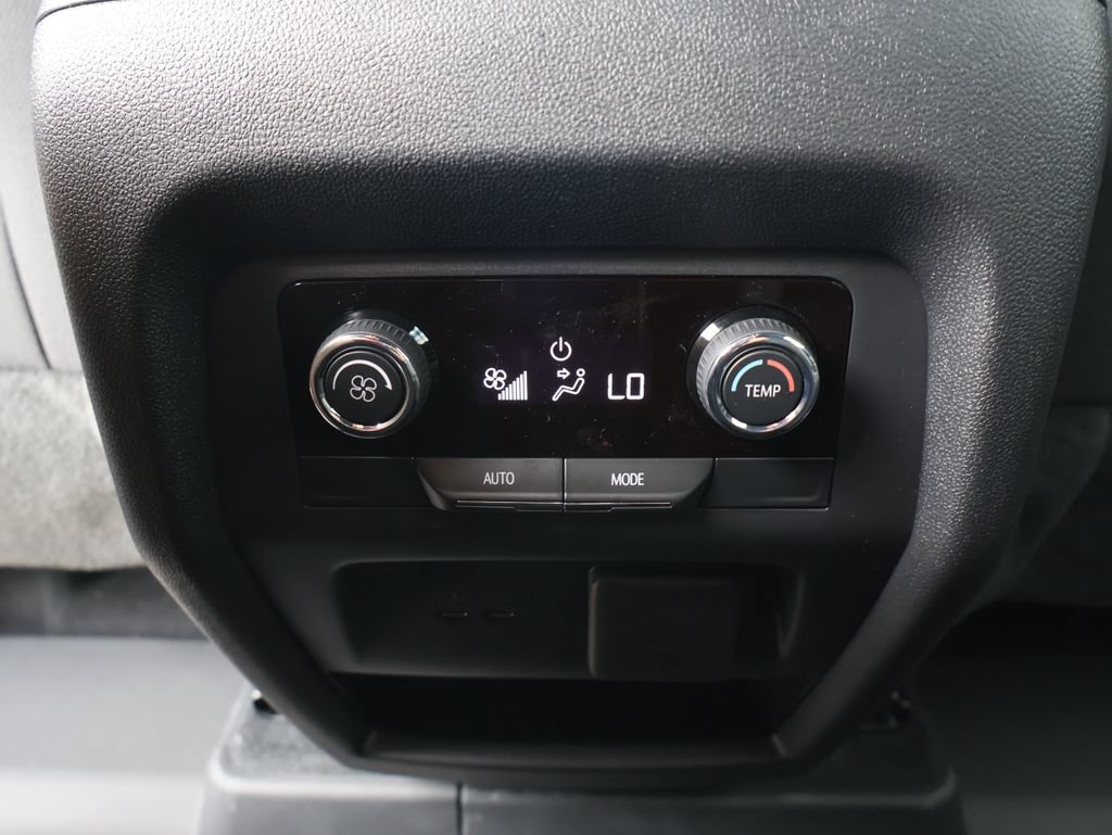 New 2026 Chevrolet Traverse LT w/ Enhanced Driving Package FWD image 28