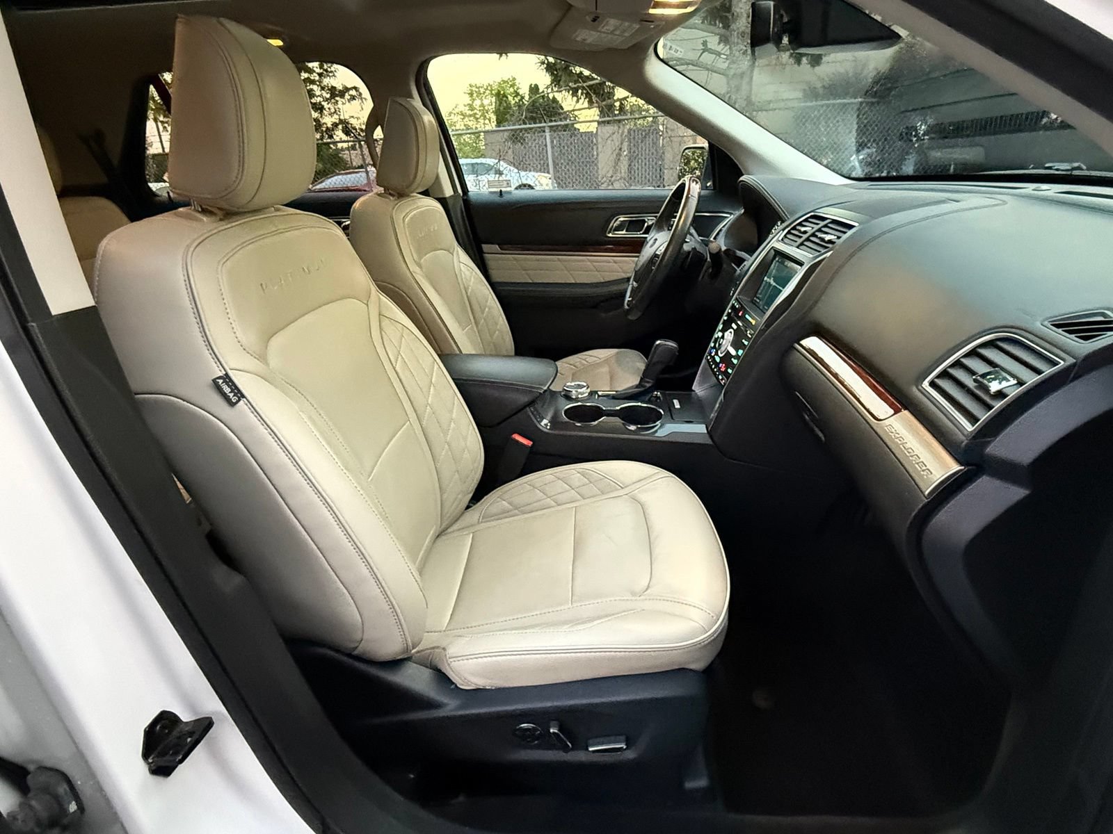 Used 2018 Ford Explorer Platinum AWD/4WD image 21