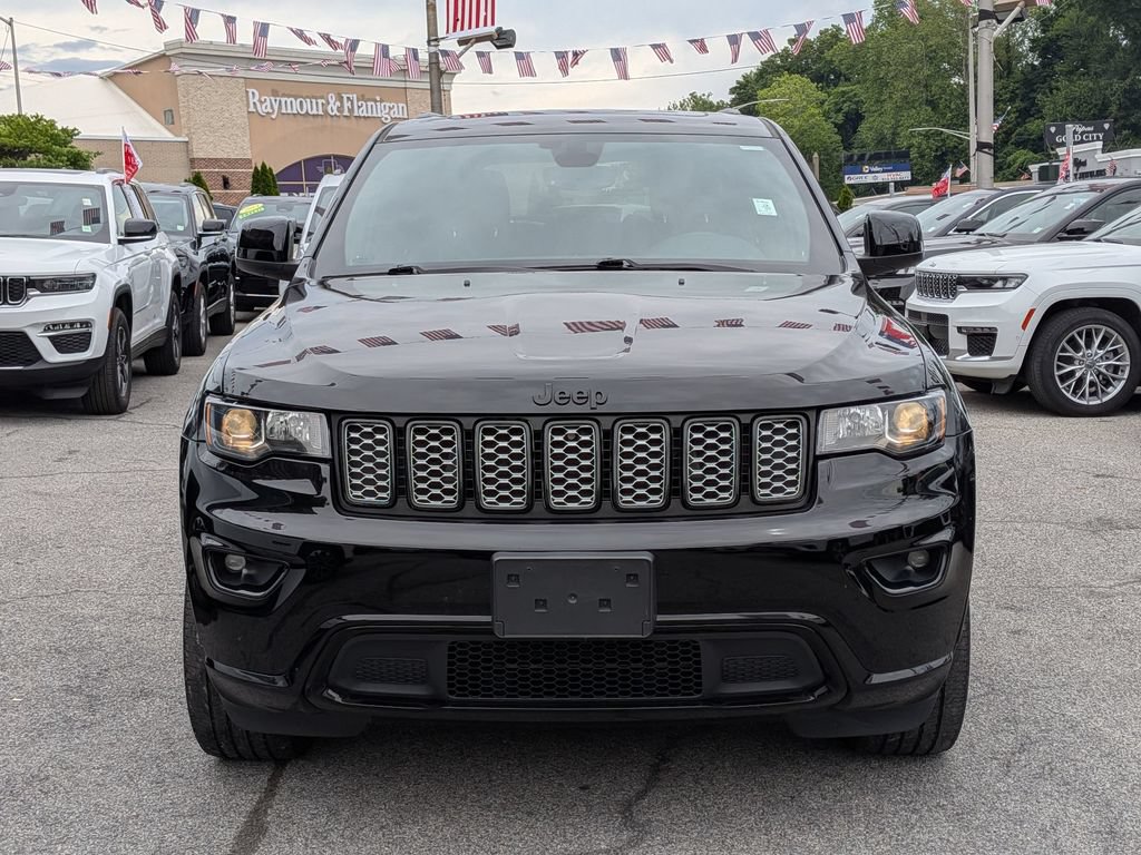 Used 2022 Jeep Grand Cherokee Laredo X AWD/4WD image 3