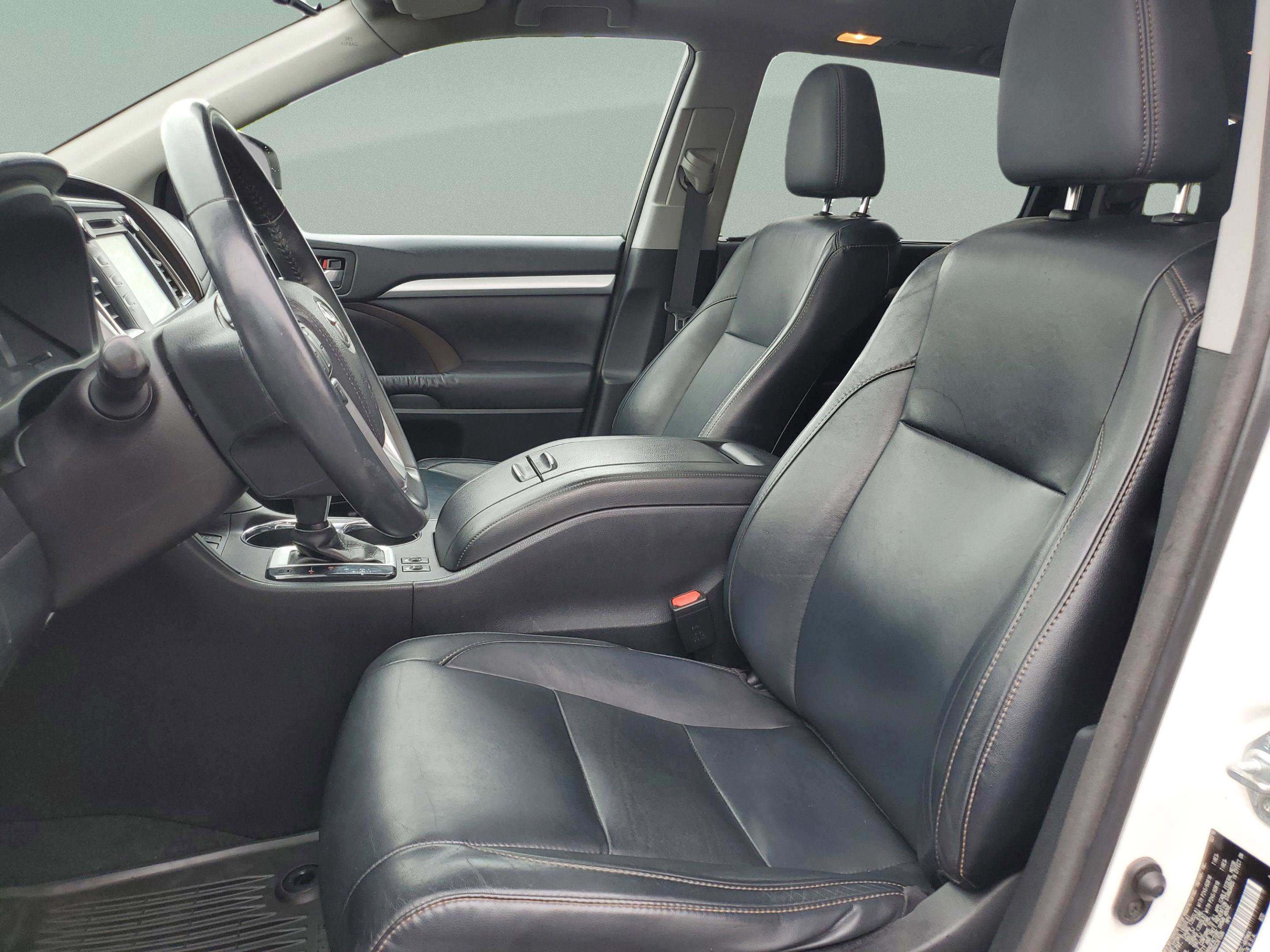 Used 2016 Toyota Highlander XLE AWD/4WD image 16