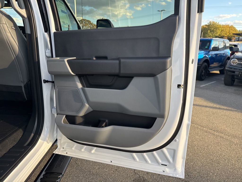 New 2026 Ford F350 XL w/ XL Chrome Package image 23