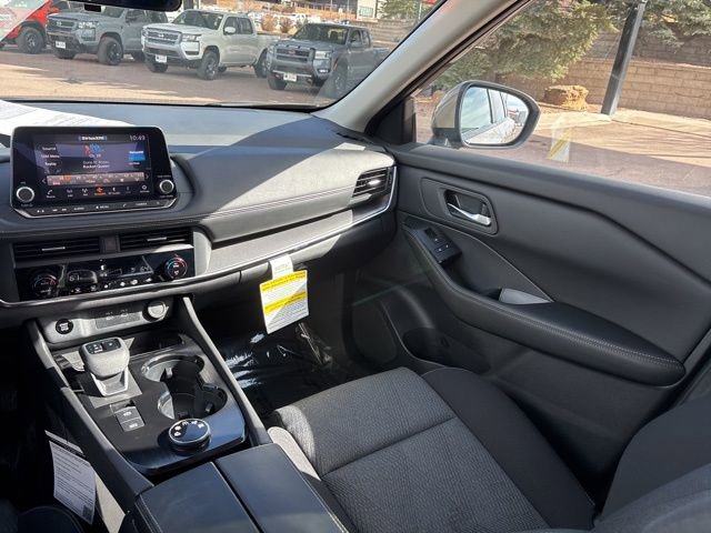 Used 2024 Nissan Rogue SV image 28
