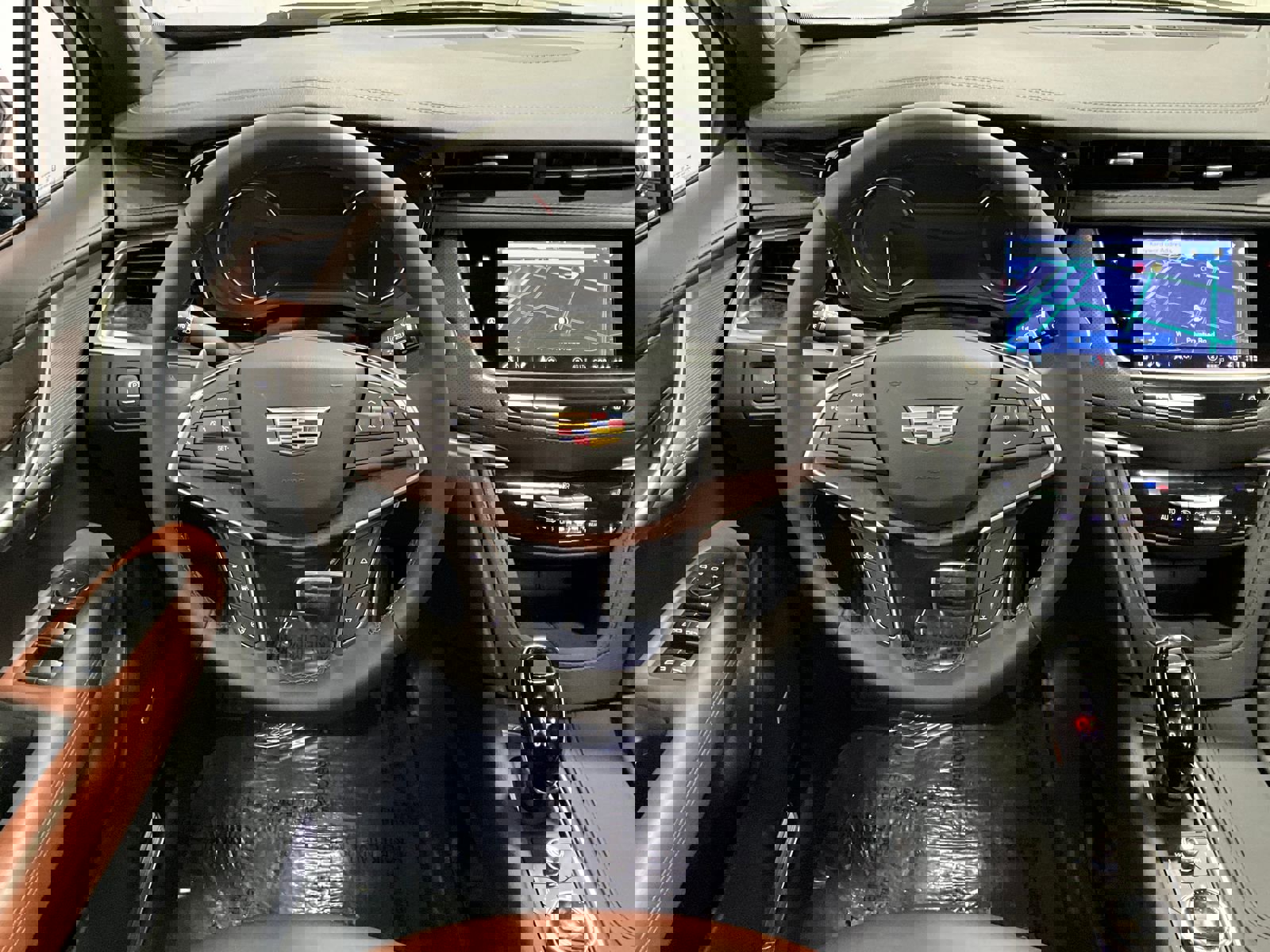 Used 2025 Cadillac XT5 Sportv image 6