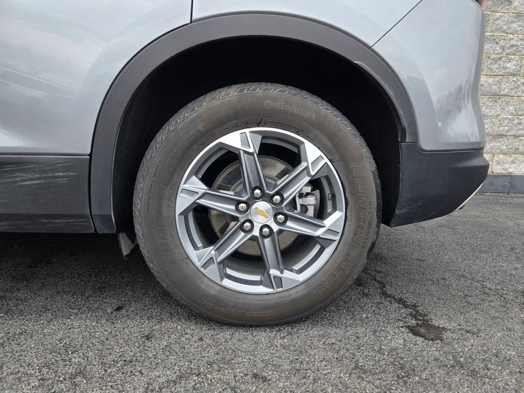 Used 2025 Chevrolet Blazer LT FWD image 9