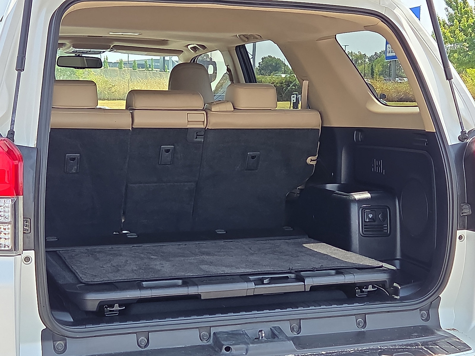 Used 2010 Toyota 4Runner Limited AWD/4WD image 9