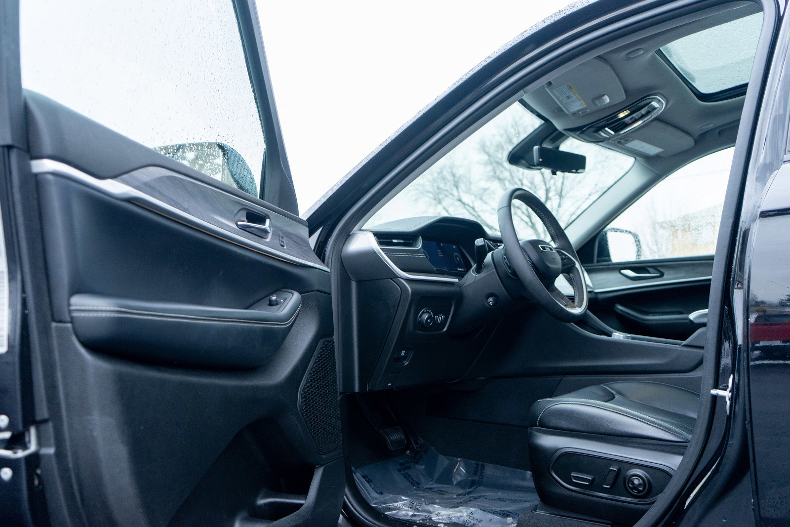 Used 2023 Jeep Grand Cherokee L Limited w/ Luxury Tech Group II image 14